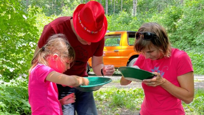 Prague: Bohemian Uplands Garnet Panning&Animal Farm 4WD Tour - Frequently Asked Questions