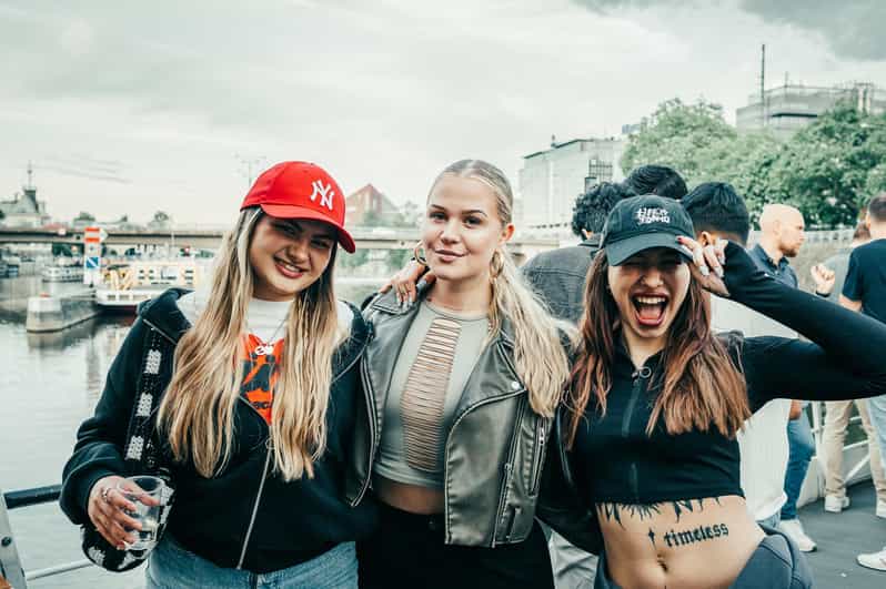 Prague: Booze Cruise With 2-Hour Open Bar and Club Entry - Key Points