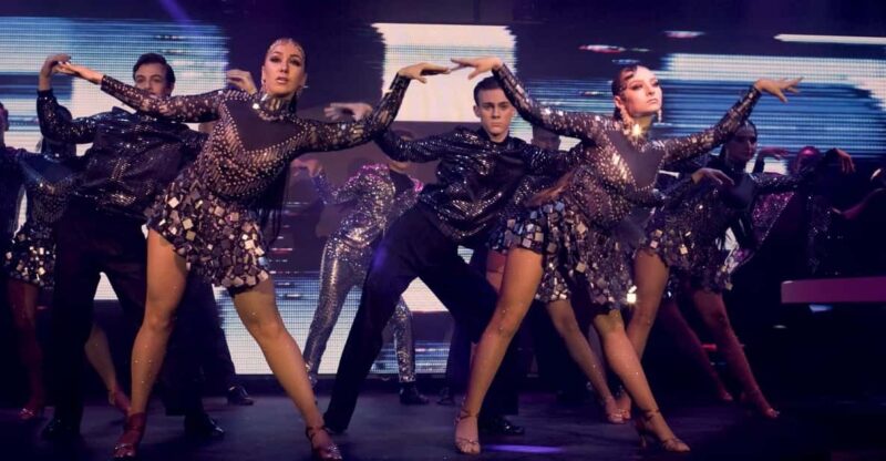 Prague: Breathtaking Cabaret Dinner Show With 4-Course Menu - Show Highlights