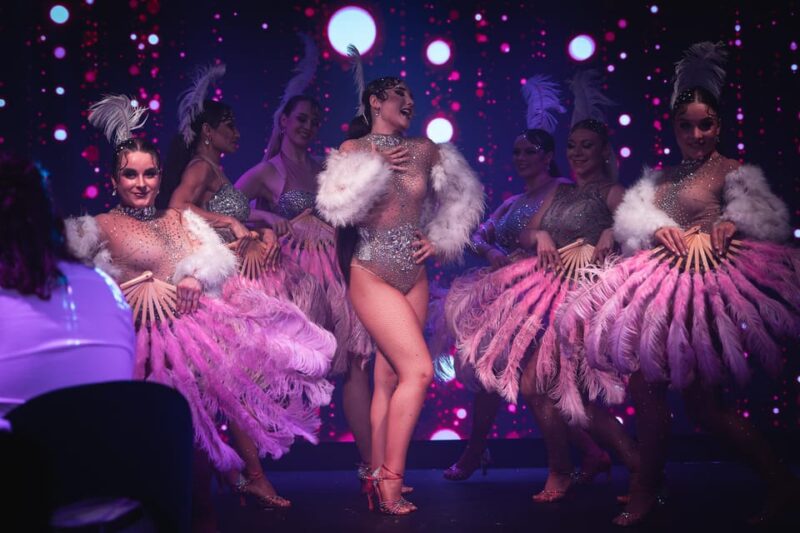 Prague: Breathtaking Cabaret Dinner Show With 4-Course Menu - Dining Experience