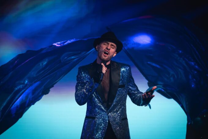 Prague: Breathtaking Cabaret Dinner Show With 4-Course Menu - Meeting Point