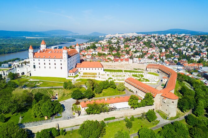 Prague-Budapest One-Way Sightseeing Day Tour - Itinerary Highlights