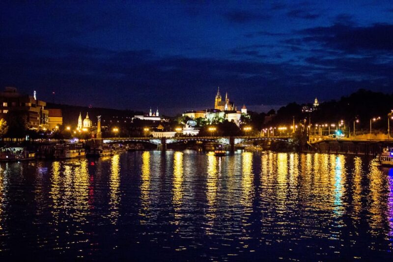 Prague by Night: 2-Hour Dinner Cruise With Live Music - Dinner Menu Offerings