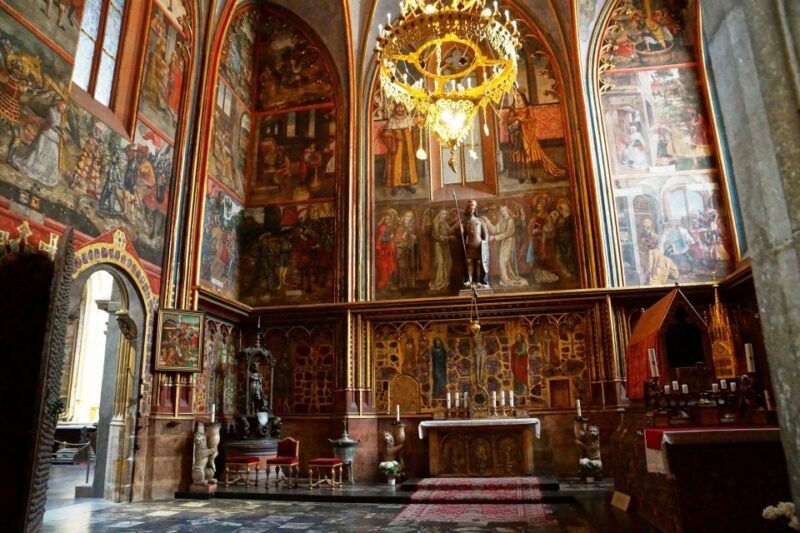 Prague Castle: 1-Hour Introduction Tour With Entry Ticket - Meeting Point and Directions