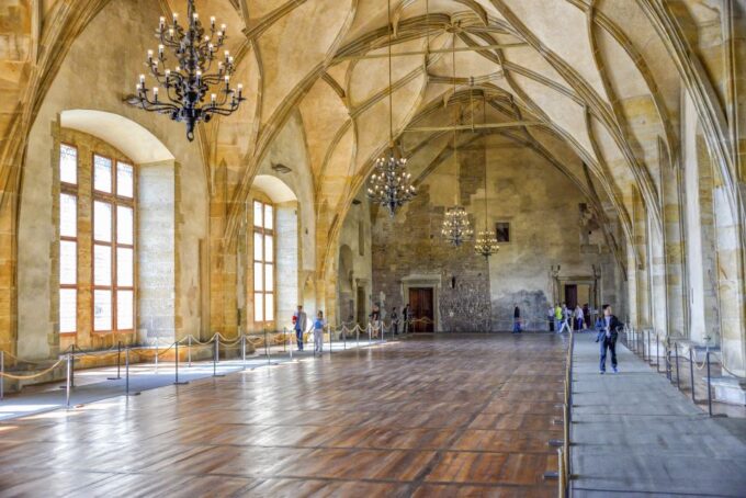 Prague Castle: 1-Hour Introduction Tour With Entry Ticket - Duration and Availability
