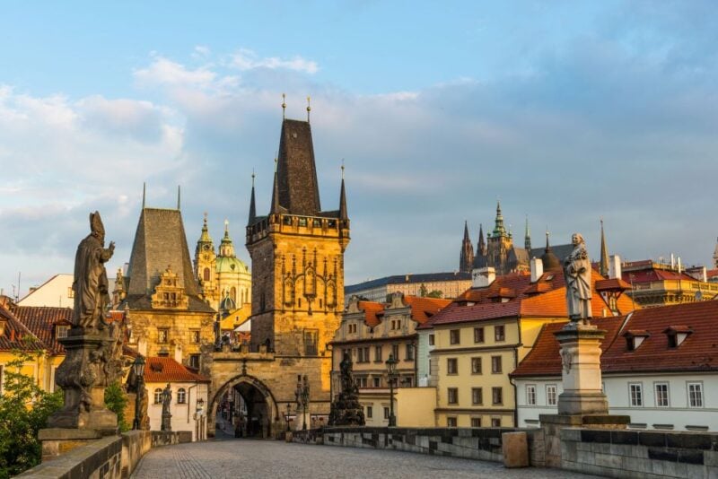Prague: Castle and Jewish Quarter Tour With Cruise and Lunch - Language Options and Meeting Point