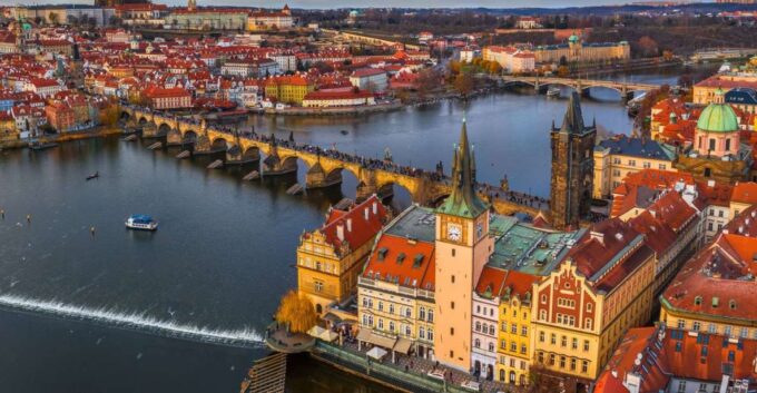 Prague: Castle and Jewish Quarter Tour With Cruise and Lunch - Local Czech Restaurant Lunch