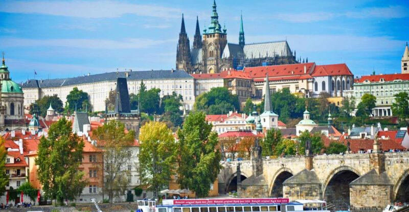 Prague: Castle Entry Ticket With Guide And River Cruise - River Cruise