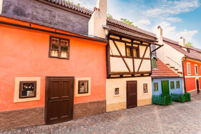Prague: Castle Entry Ticket With Guide And River Cruise - Important Information