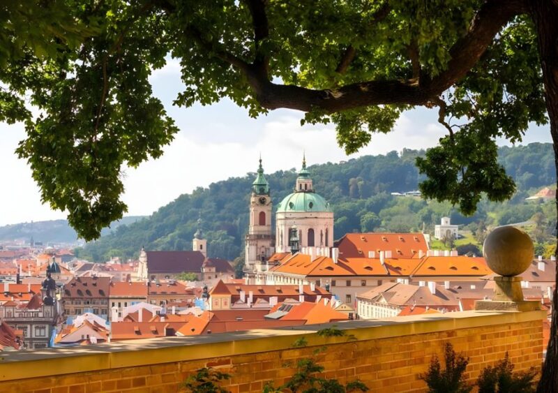 Prague Castle: Royal Palace, Cathedral, and Golden Lane Tour - Important Information