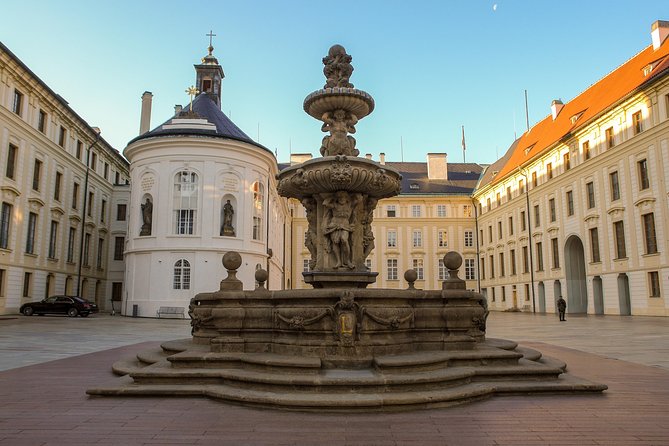 Prague Castle: SELF-GUIDED WALKING TOUR (Prague) - Exploring the Castle