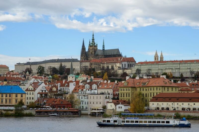 Prague Castle Tour With Tickets - Meeting Point and Guide Information