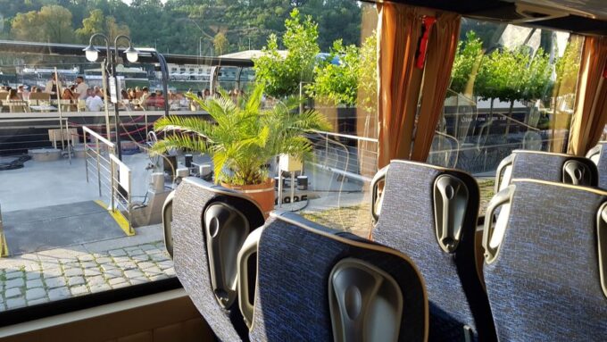 Prague: City Tour and Dinner Cruise With Hotel Pickup - Exploring the Old Town