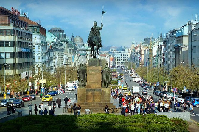Prague Cold War Walking Tour - Customer Ratings and Reviews Breakdown