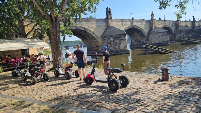 Prague: Electric Trike Viewpoints Tour - Capturing Scenic Viewpoints