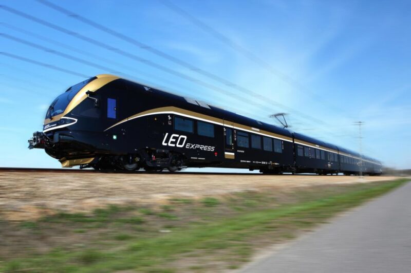 Prague: Express Train Transfer Ticket to and From Krakow - Onboard Amenities and Connectivity