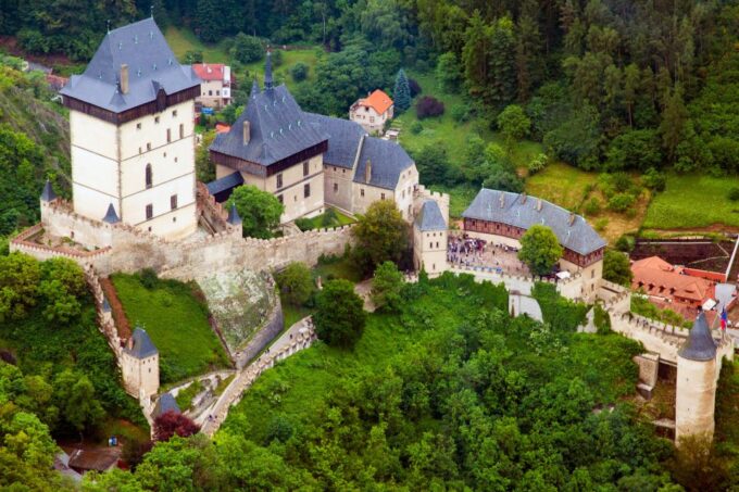 Prague: Fairytale Karlstejn Castle in Retro-Style Car - Important Notes and Information