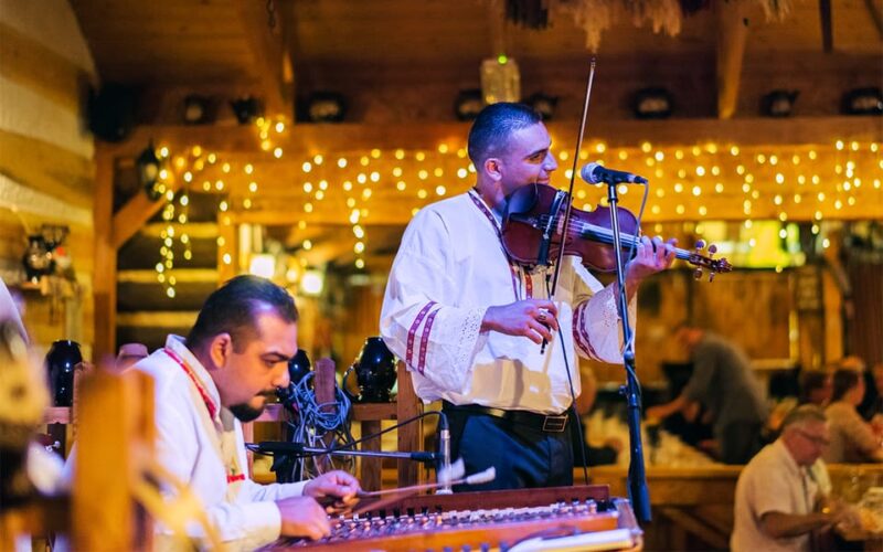 Prague: Folk Dancing Dinner Experience - Dining Experience