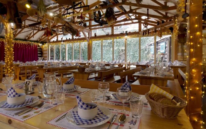 Prague: Folk Dancing Dinner Experience - Key Features