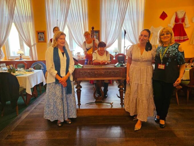 Prague: Folklore Show With Dinner and Prague by Night Tour - Activity Duration