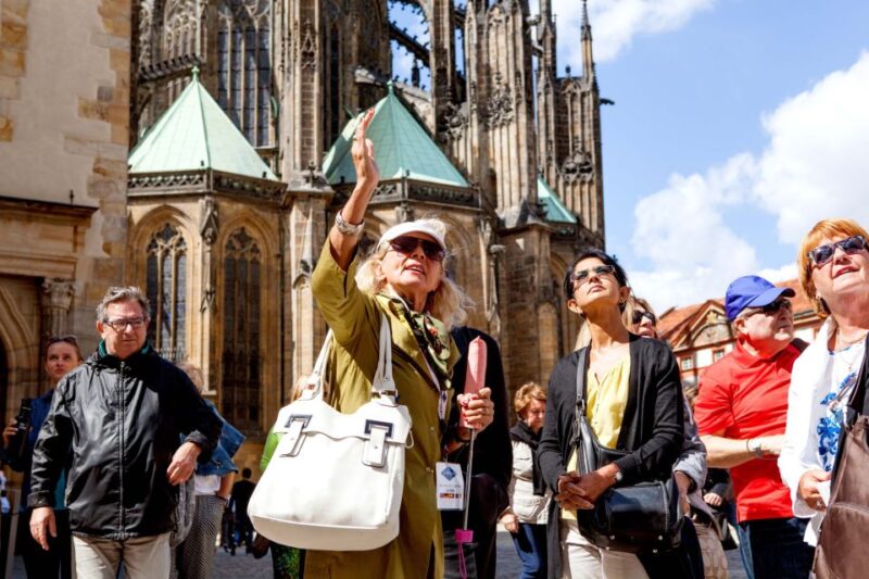 Prague: Full-Day Sightseeing Tour With Cruise and Lunch - Participant Information