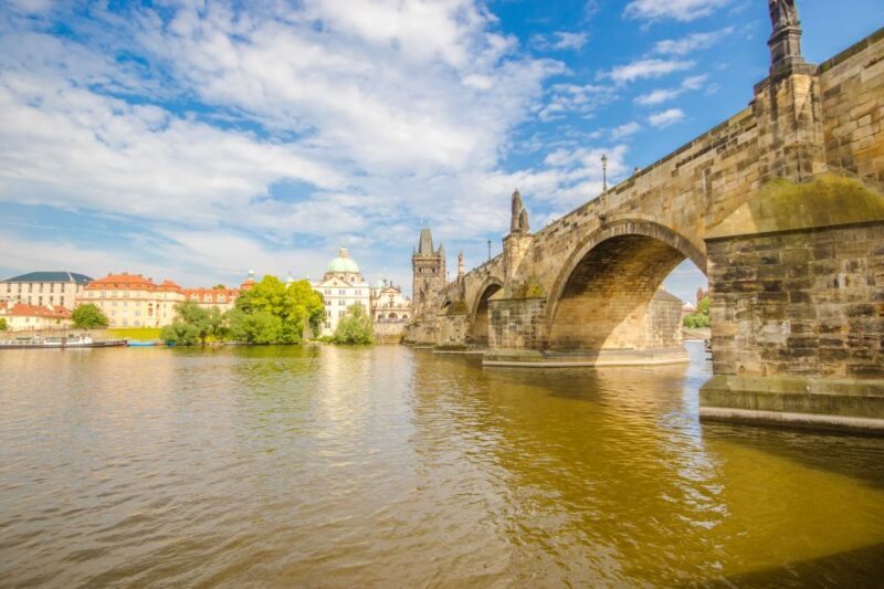 Prague: Guided Bus & Walking Tour With River Cruise & Lunch - Itinerary Highlights