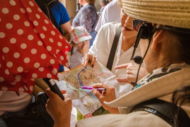 Prague: Guided Bus & Walking Tour With River Cruise & Lunch - Experience Features