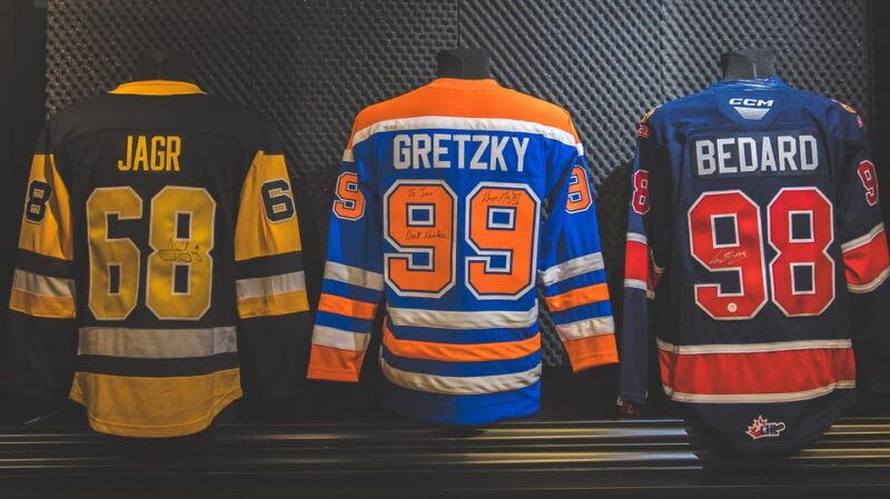 Prague: Hockey Cards Museum and NHL VR Experience Ticket - Notable Sports Memorabilia
