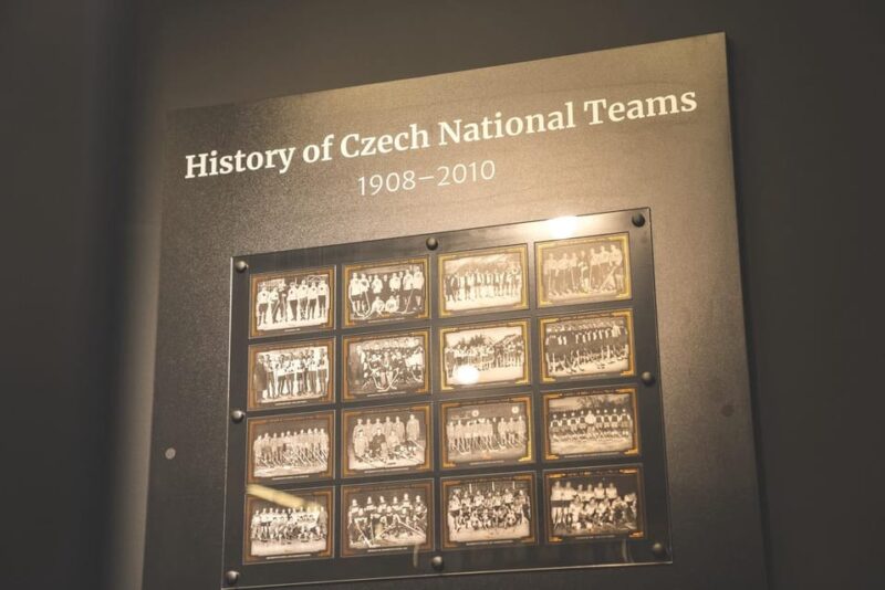 Prague: Hockey Cards Museum and NHL VR Experience Ticket - Virtual Reality Experience