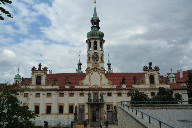 Prague in One Day by a Car - Excellent Opportunity to See All the Sights - Positive Customer Reviews