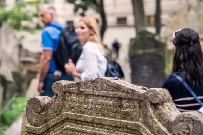 Prague: Jewish Quarter Walking Tour With Admission Tickets - Exploring the Jewish Quarter