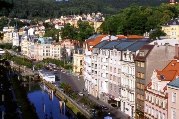 Prague: Karlovy Vary Tour With Lunch and Moser Museum Visit - Tour Duration and Length