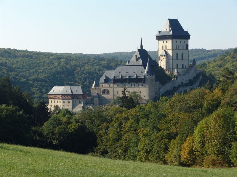 Prague: KarlšTejn Castle Guided Tour With Entry Ticket - Pickup and Schedule
