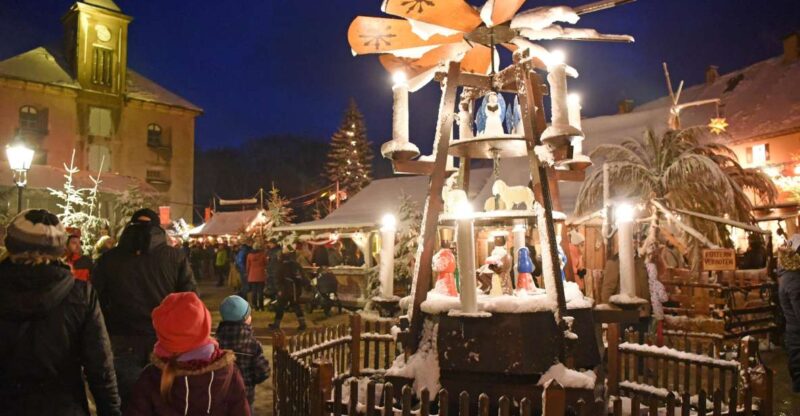 Prague - Königstein Christmas Market and Bastei Bridge Tour - Pickup Location and Transportation