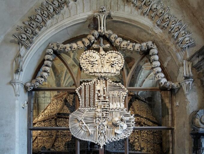 Prague: Kutná Hora and Bone Church With Round-Trip Transfer - Visiting St. Barbaras Church
