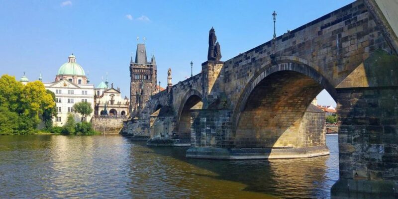 Prague: Lunch Cruise on Vltava River With Open Buffet - Customer Feedback and Reviews