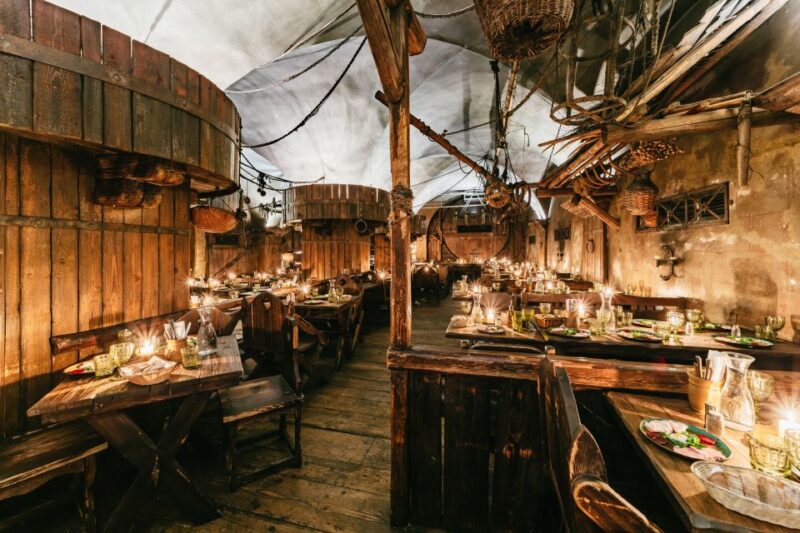 Prague: Medieval Dinner With Unlimited Drinks - Key Points