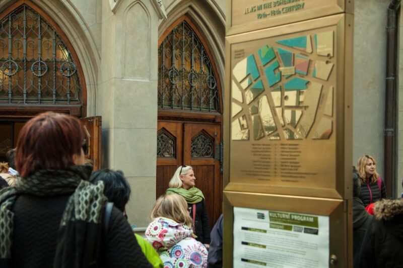 Prague: Old Town and Jewish Quarter Guided Tour in German - Customer Feedback