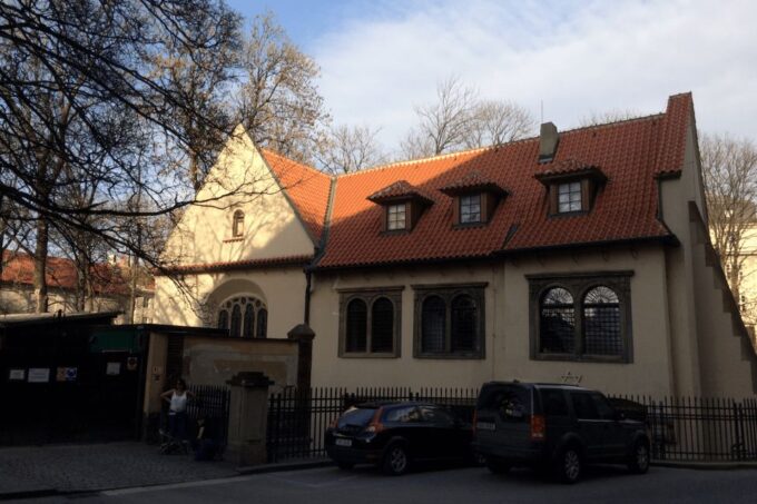 Prague: Old Town and Jewish Quarter Guided Tour in German - Exploring the Old Town