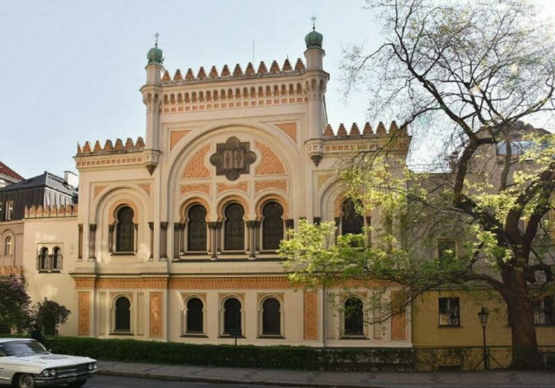 Prague: Old Town and Jewish Quarter Guided Walking Tour - Participant Information