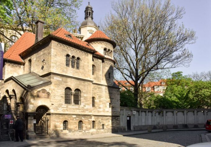 Prague: Old Town and Jewish Quarter Guided Walking Tour - Booking and Cancellation Policy