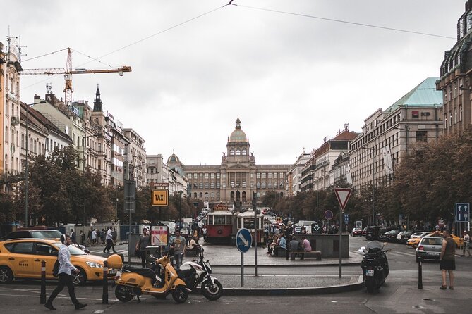 Prague: Old Town and Jewish Quarter Small-Group Tour - Location and Pricing