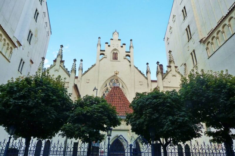 Prague: Old Town and Jewish Quarter Tour - Key Points