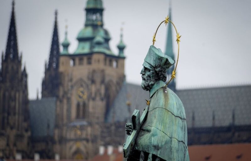 Prague: Old Town Highlights & Hidden Gems Guided Tour - Itinerary and Highlights