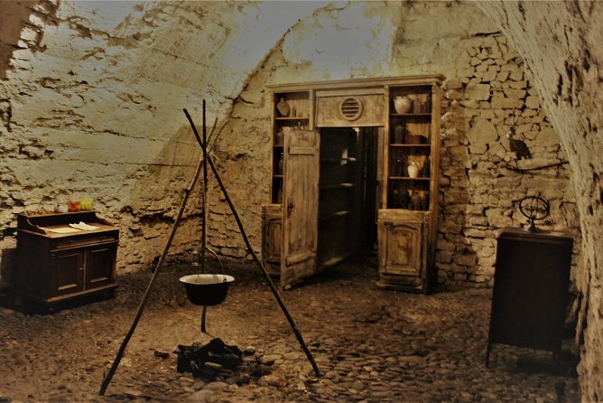 Prague Old Town, Medieval Underground and Dungeon Historical Tour - Restricted Groups and Accessibility