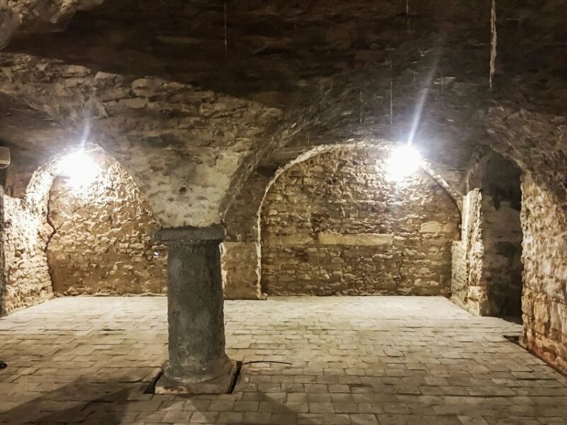 Prague: Old Town, Medieval Underground & Dungeon Tour - Tour Inclusions