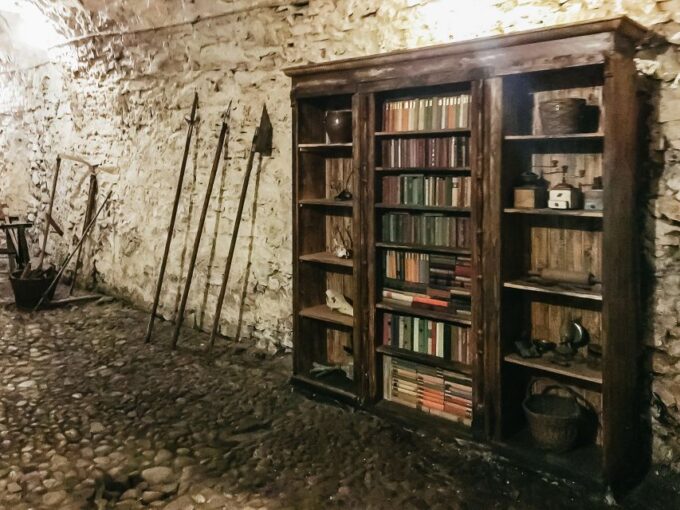 Prague: Old Town, Medieval Underground & Dungeon Tour - Historical Insights and Immersion
