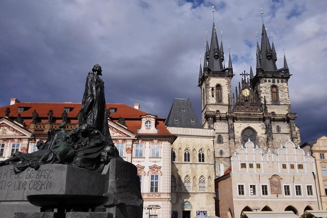 Prague Old Town Tour With a Classical Concert - Exploring Old Town