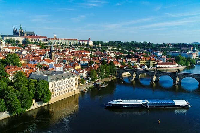 Prague Old Town Walking Tour With Buffet Lunch on a Boat - Highlights of the Old Town