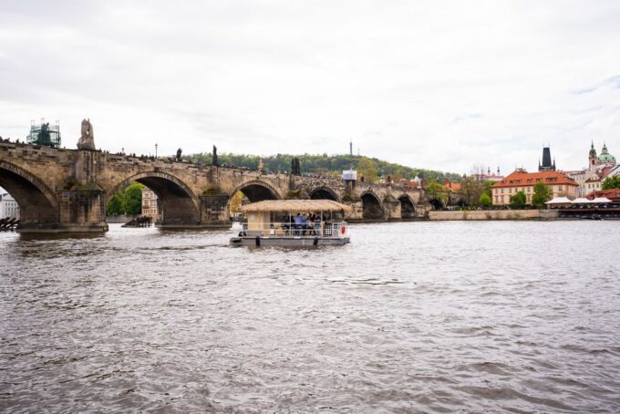 Prague: Party Tiki Boat Sightseeing Cruise With Drinks - Exploring Pragues Landmarks
